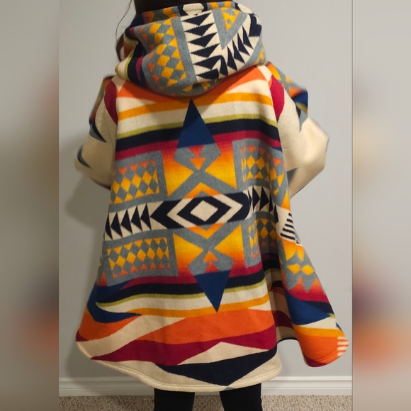 **SOLD** PENDLETON LINDSEY THORNBURG FIRE LEGEND CLASSIC CLOAK π₯ - Picture 2 of 11